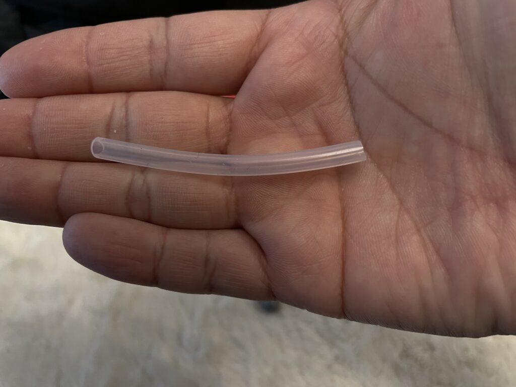 6〜7cmに切ったチューブ