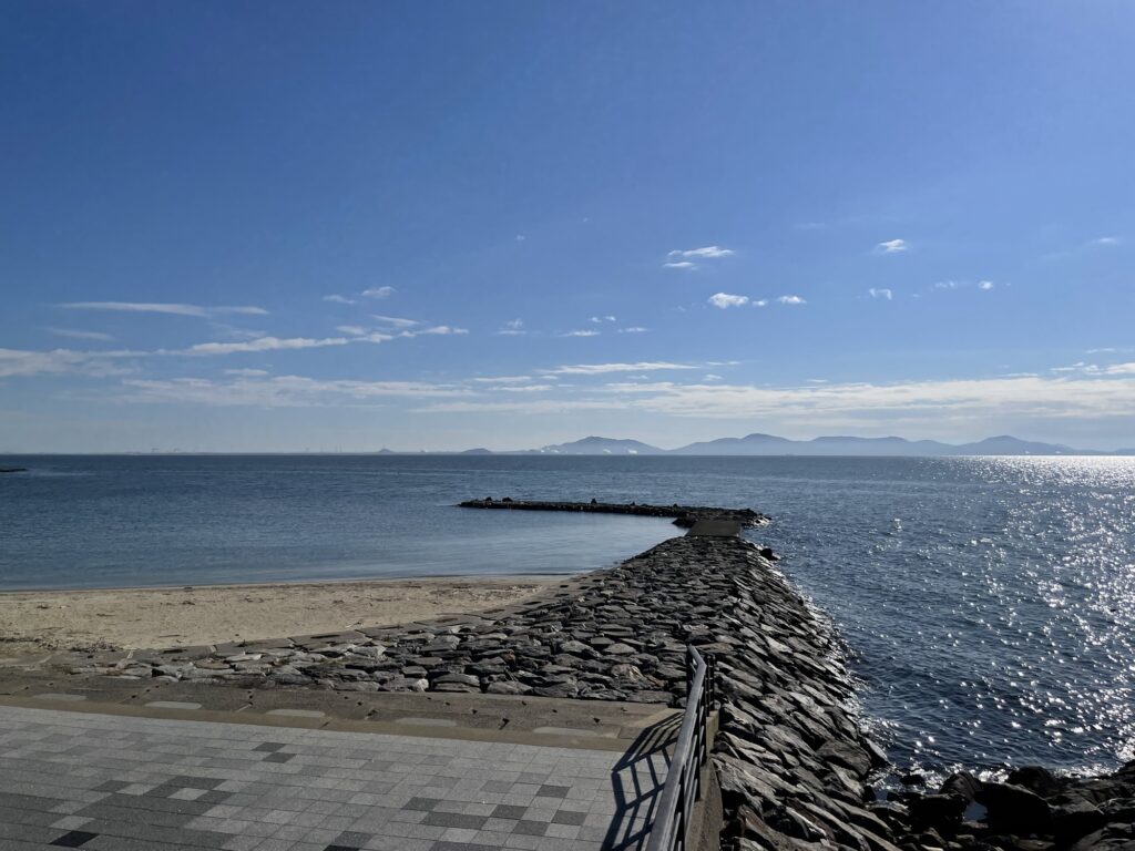 西浦パームビーチの堤防