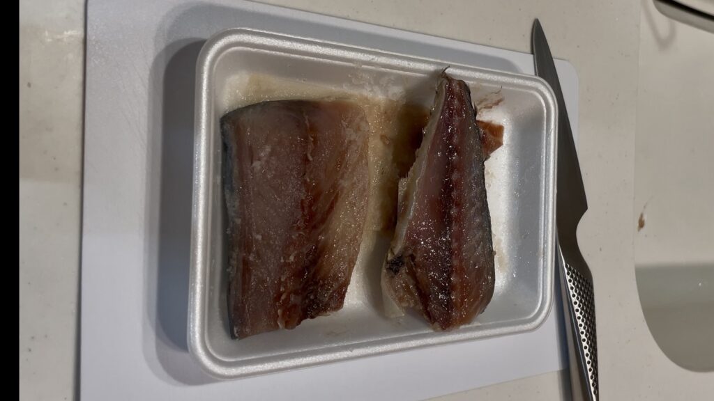 腹骨などを取ったサバの切り身