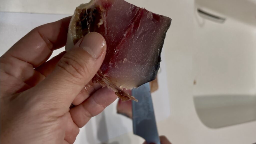 背骨を取り除いたサバの切り身