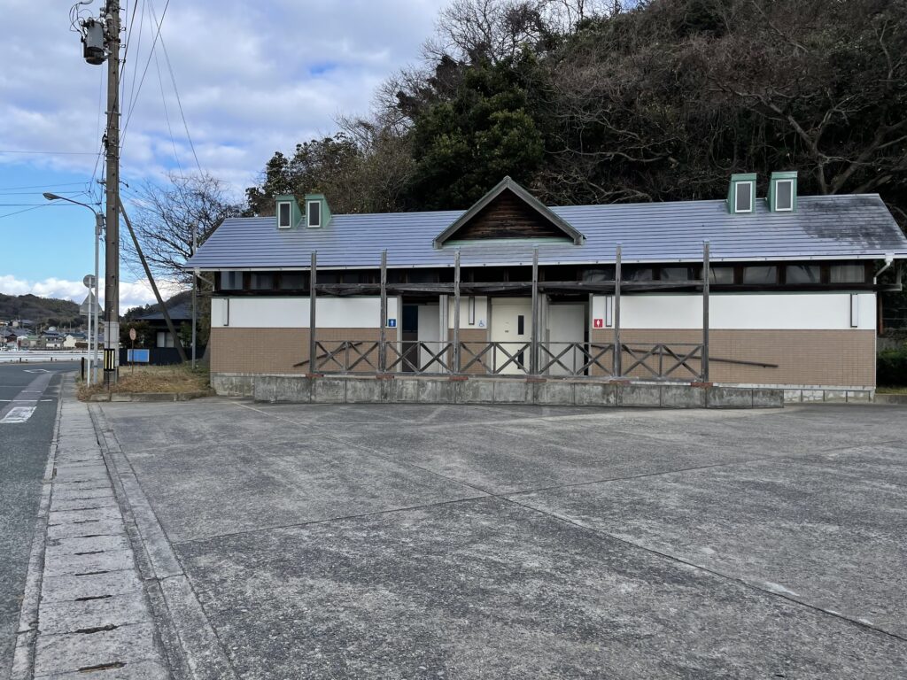 松島突堤駐車場はトイレもある